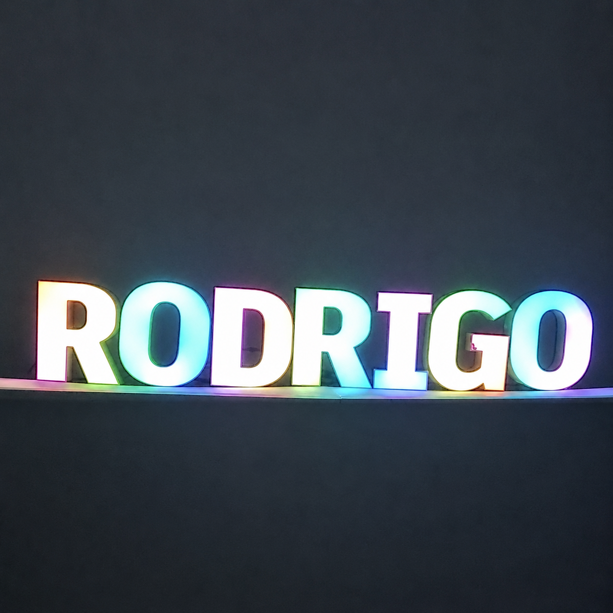 Letrero LED iluminado fabricado por lalo32bits